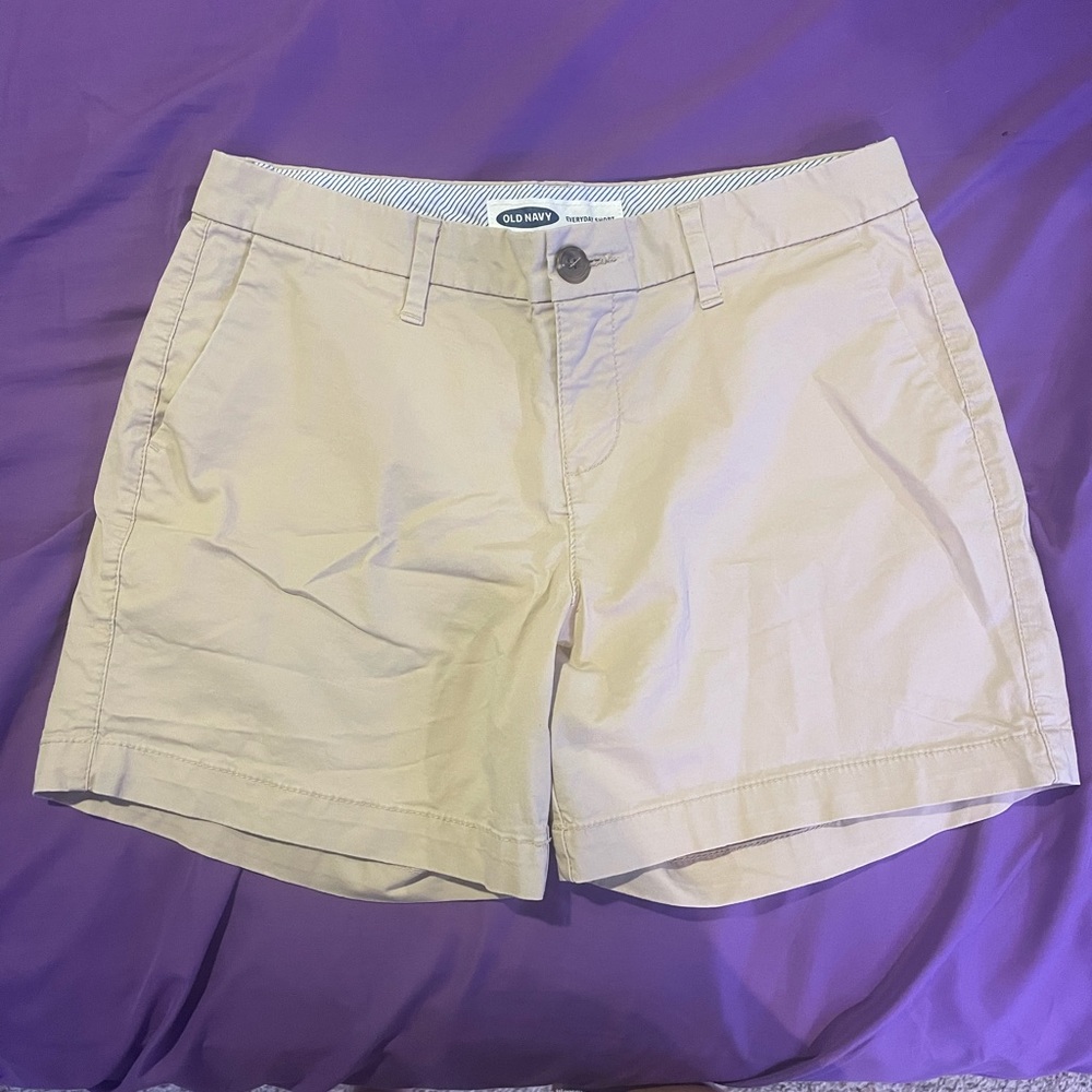 Women’s Old navy ‘everyday short’ khaki dress shorts